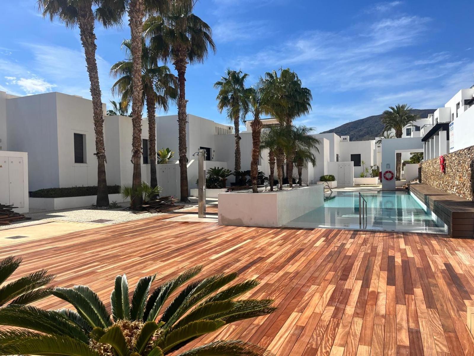 Calaluna Apartment *
