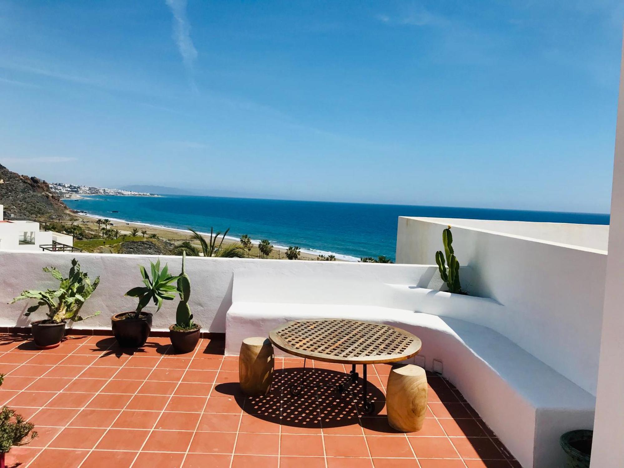 Calaluna Apartment *